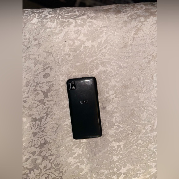 Cloud Mobile Cell Phone No Sim Card. - Picture 4 of 4